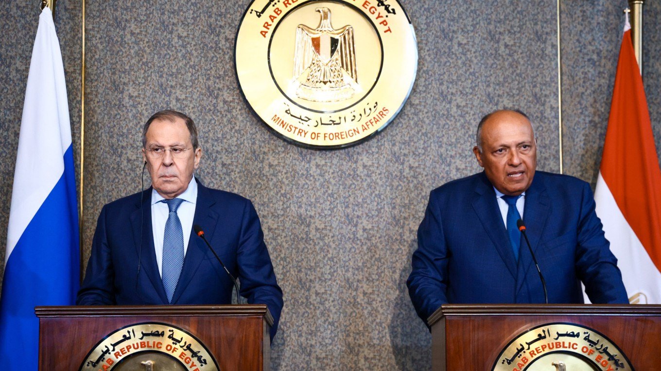 Russian Foreign Minister Sergei Lavrov and Egyptian Foreign Minister Sameh Shoukry give a joint press conference following their meeting in Cairo, Egypt July 24, 2022 (TASS).