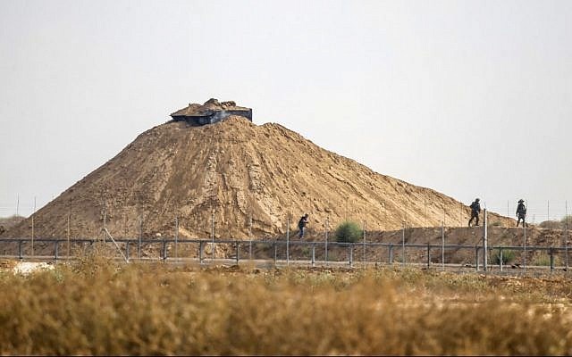 A picture taken from Khan Younis in the southern Gaza Strip shows Israeli occupation soldiers inspecting the area on August 1, 201. (AFP)