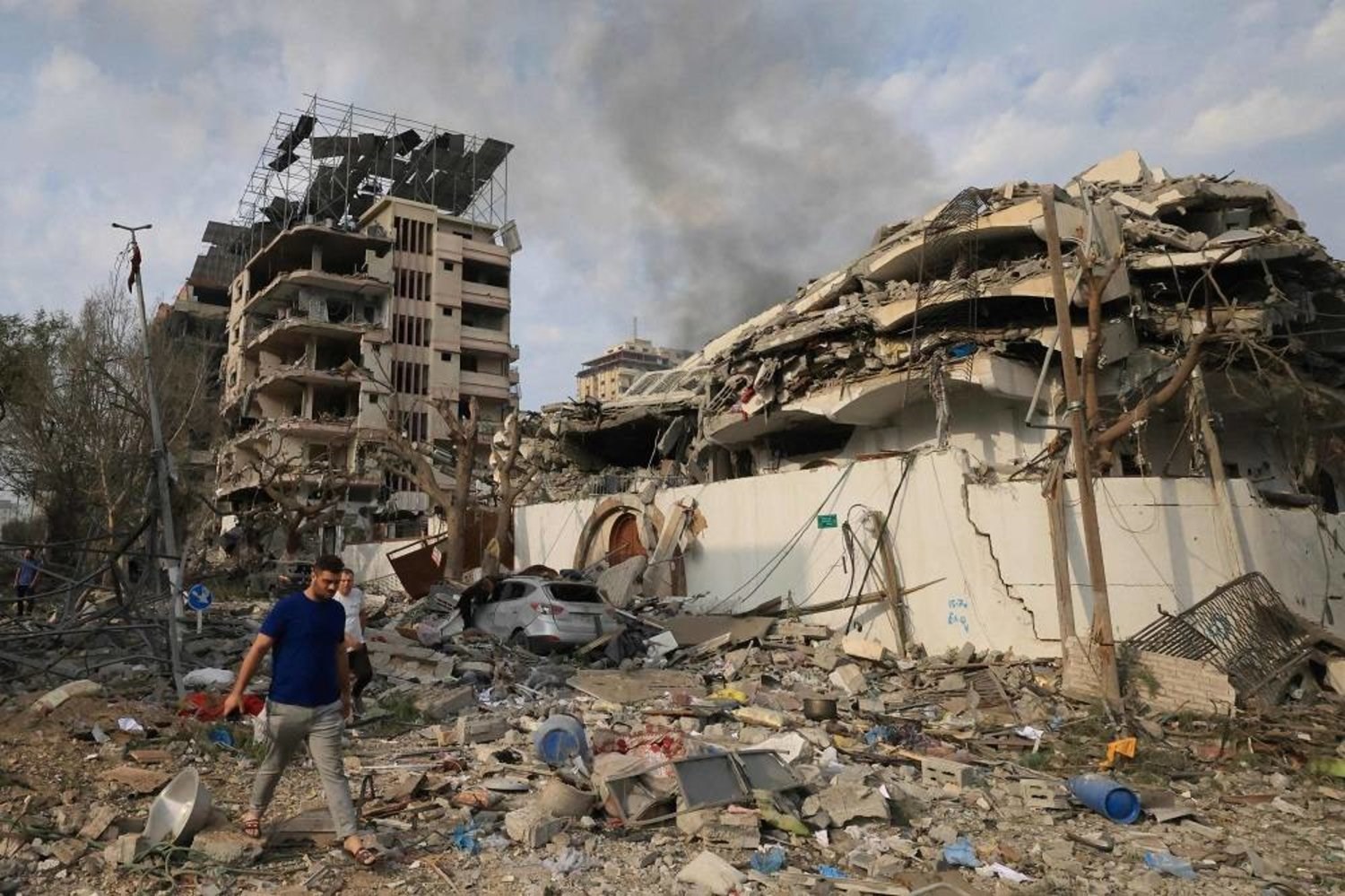Egypt's el-Sisi orders sending a large humanitarian convoy to Gaza