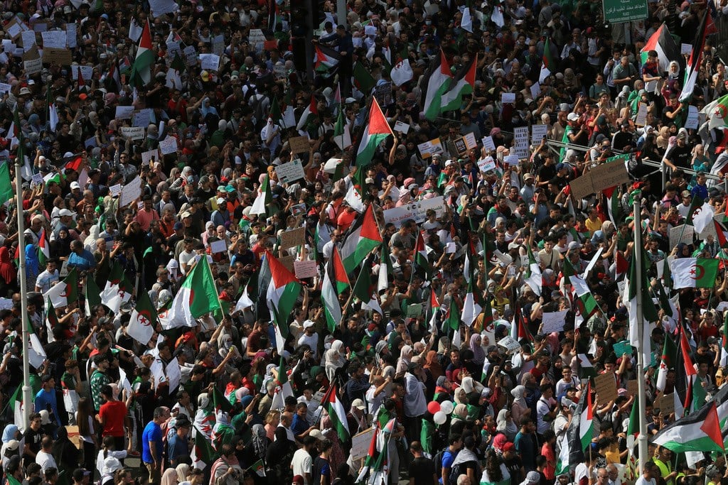 Algeria: Massive protests support Gaza against Israeli massacres