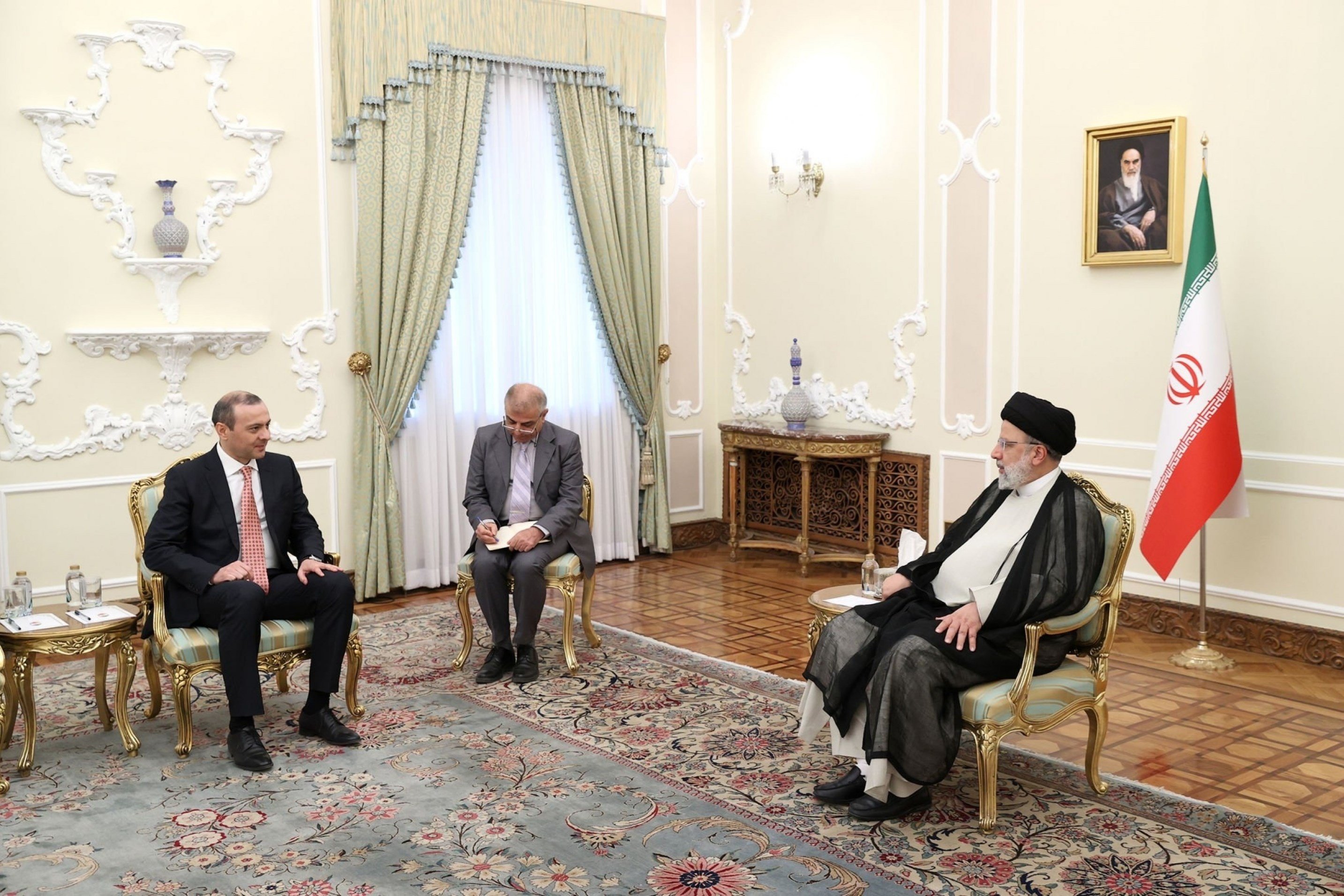 Raisi hosts Azerbaijanian and Armenian officials over recent developments.