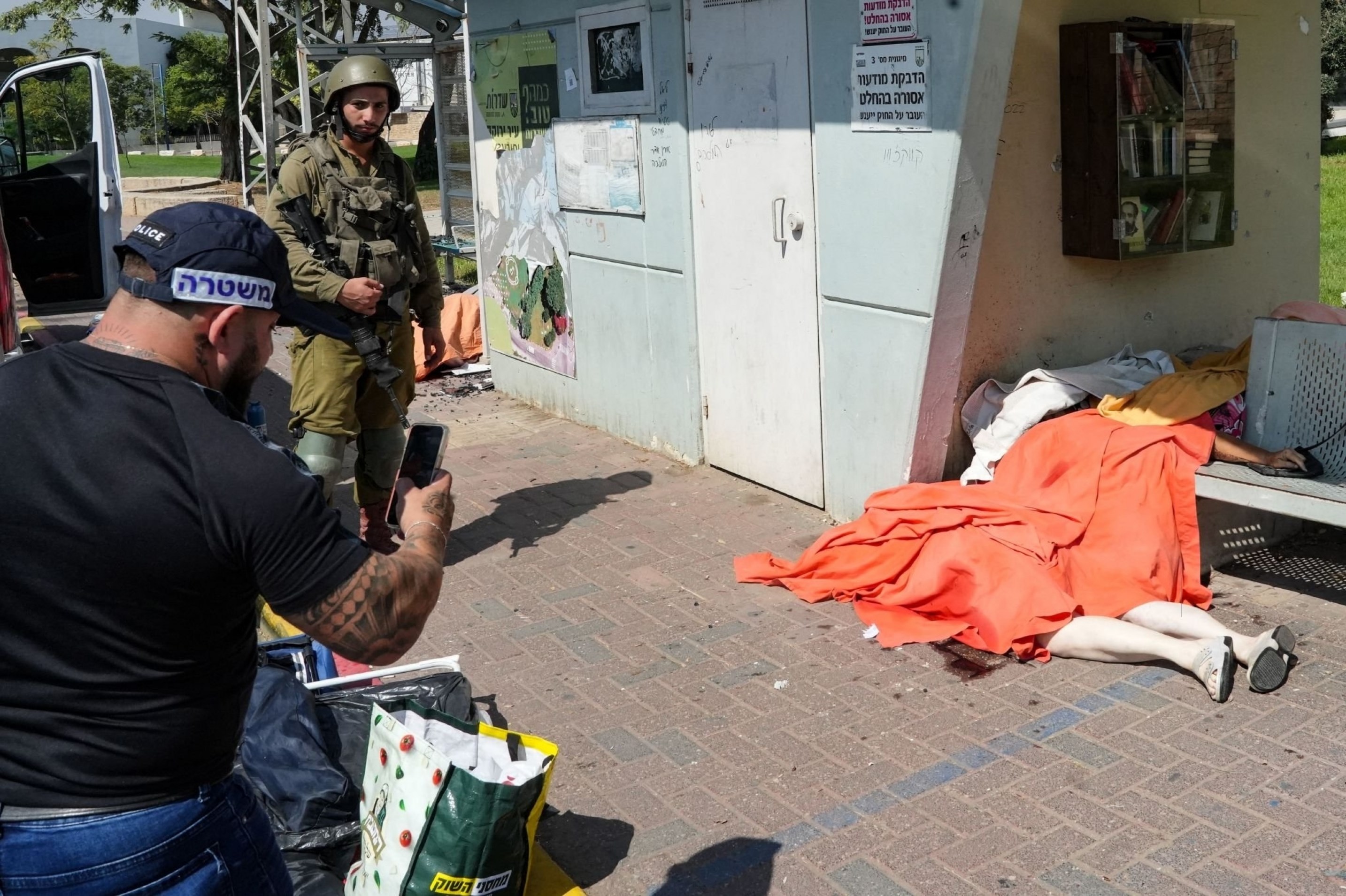 'Israel' requests Egypt to mediate release of soldiers and settlers.