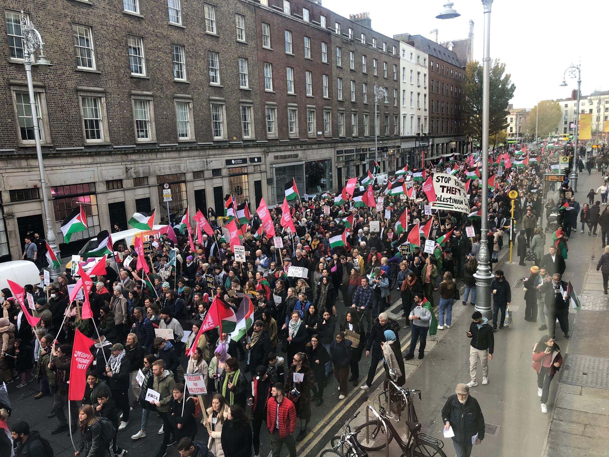 Thousands of people gathered in Ireland to express solidarity with the Palestinian people. (Twitter)