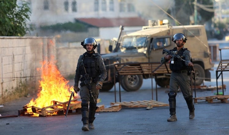IOF storm Nablus with a shoot-to-kill policy