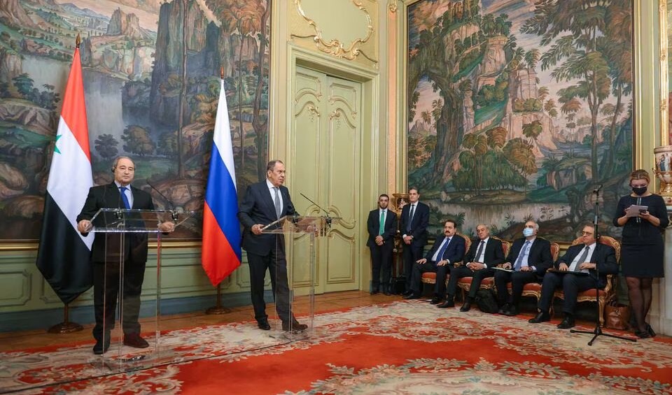 Russia's Foreign Minister Sergei Lavrov and Syria's Foreign Minister Faisal Mekdad attend a news conference following their talks in Moscow, Russia February 21, 2022 (Reuters).