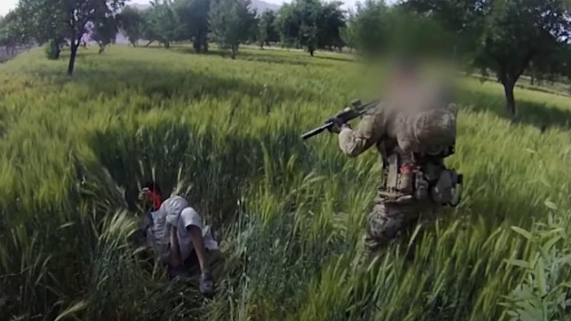 Video still of alleged Australian SAS member shooting Afghan man Uruzgan province, Afghanistan, in May 2012 (Screenshot from ABC News, Four Corners, March 16, 2020).
