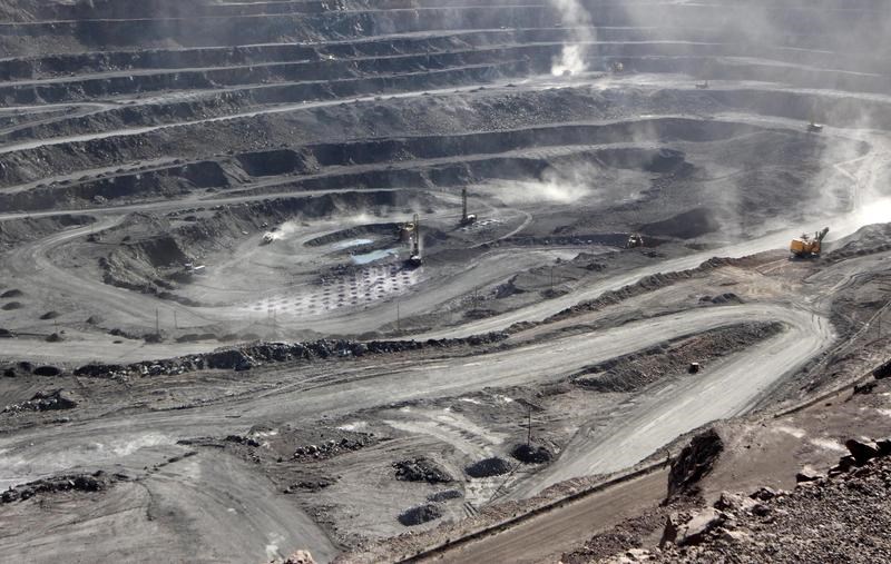 Miner work at the Bayan Obo mine that contains rare earth minerals, Inner Mongolia, China, 16 July 2011. (Reuters)