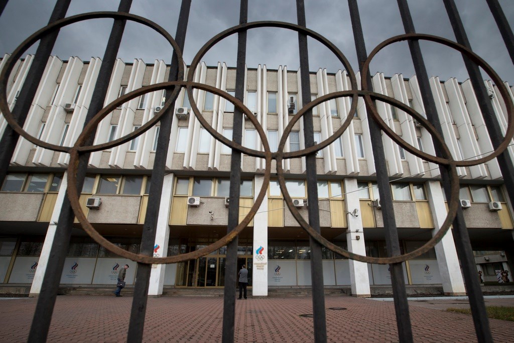 People walk in front of the Russian Olympic Committee building in Moscow, Nov. 13, 2015 (AP Photo/Pavel Golovkin, File)
