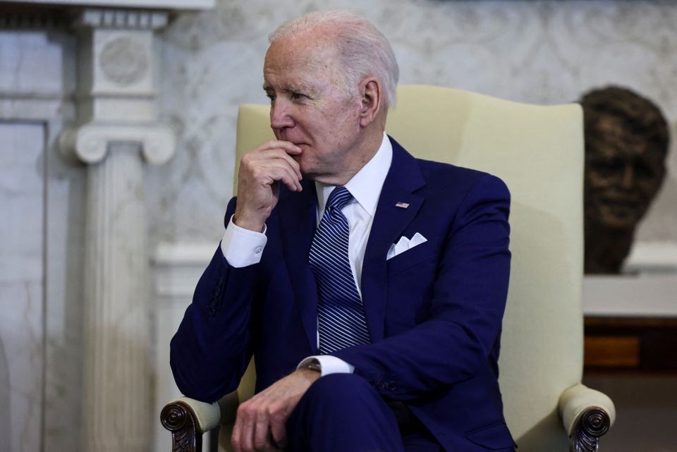 Biden downplays oil cuts, but now left withonly options for reelection