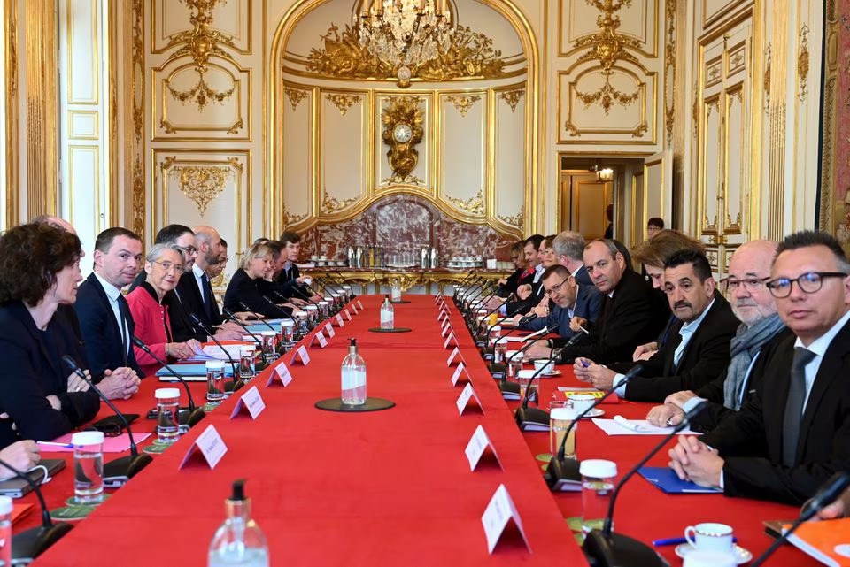 Inter-unions representatives and PM Elisabeth Borne pose prior to talks at Hotel de Matignon in Paris, France, 5 April 2023. (Reuters)