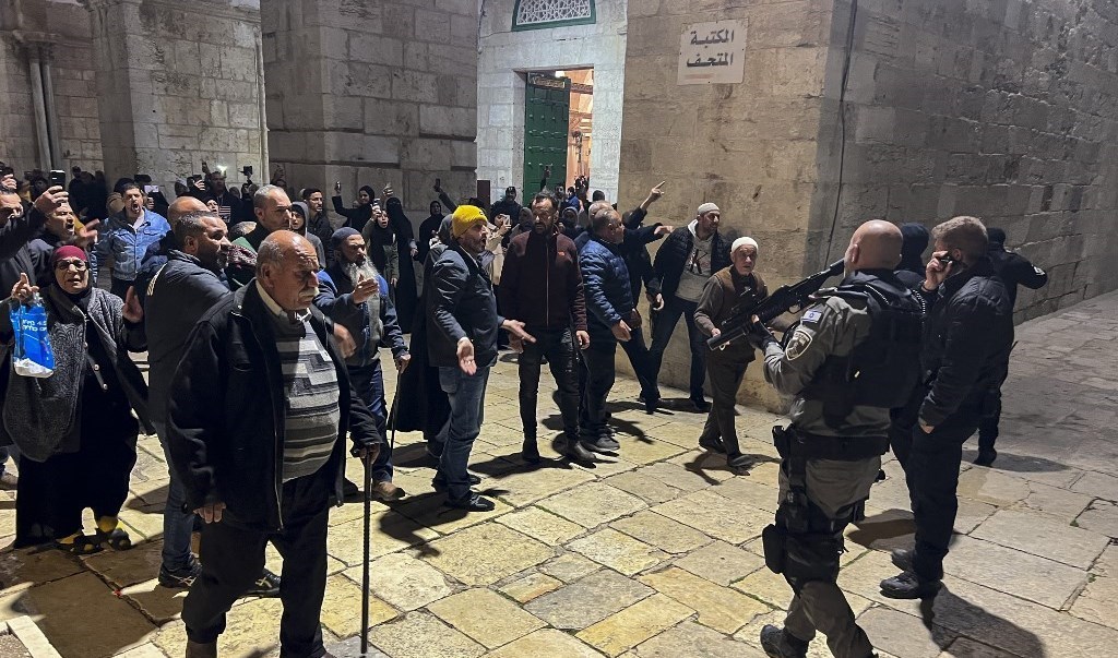 Palestinian worshippers at Al-Aqsa Mosque in Al-Quds, April 5, 2023 (AFP)