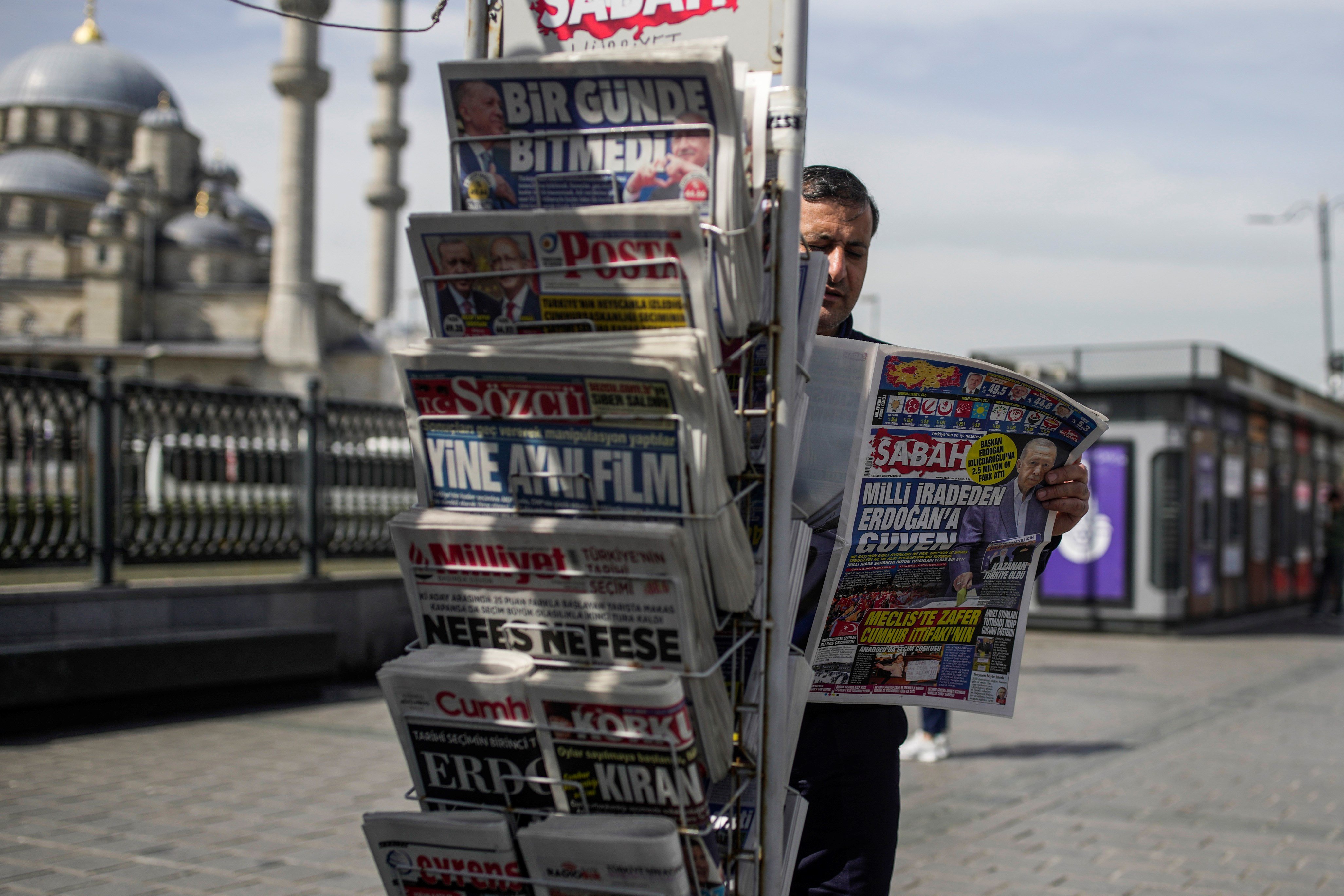 A man reads a Turkish newspaper a day after the presidential election day, in Istanbul, Turkey, Monday, May 15, 2023 (AP Photo/Emrah Gurel)