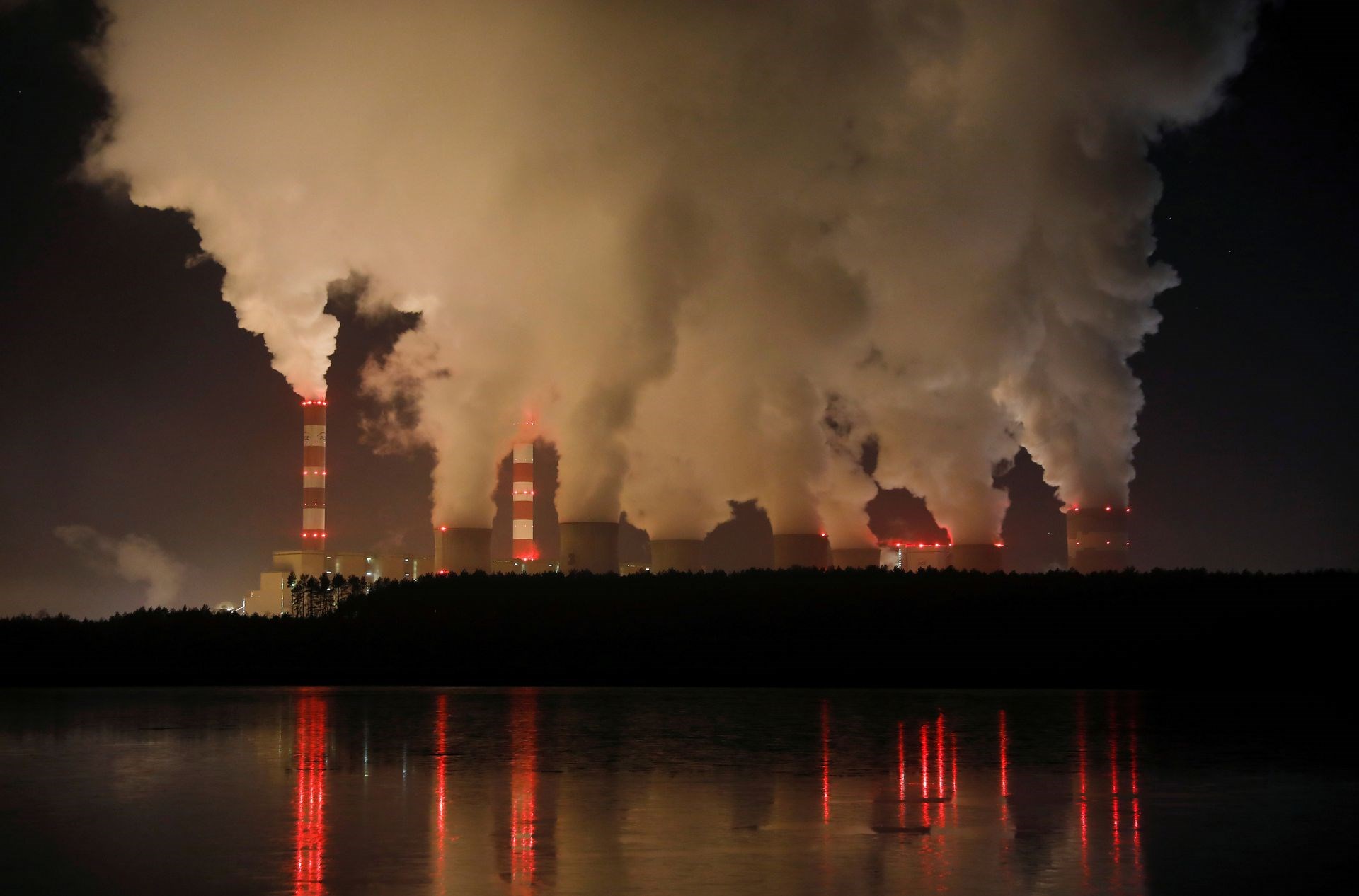 Smoke and steam billows from Belchatow Power Station, Europe's largest coal-fired power plant operated by PGE Group, at night near Belchatow, Poland December 5, 2018. (Reuters)