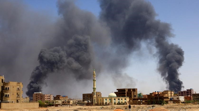 smoke rises above buildings after aerial bombardment, during clashes between the paramilitary Rapid Support Forces and the army in Khartoum North, Sudan, May 1, 2023. (Reuters)