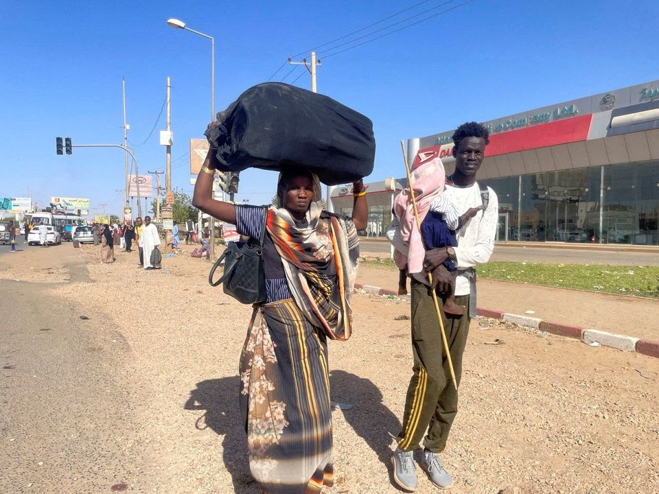People gather at the station to flee from Khartoum during clashes between the paramilitary Rapid Support Forces and the army in Khartoum, Sudan April 19, 2023. (Reuters)