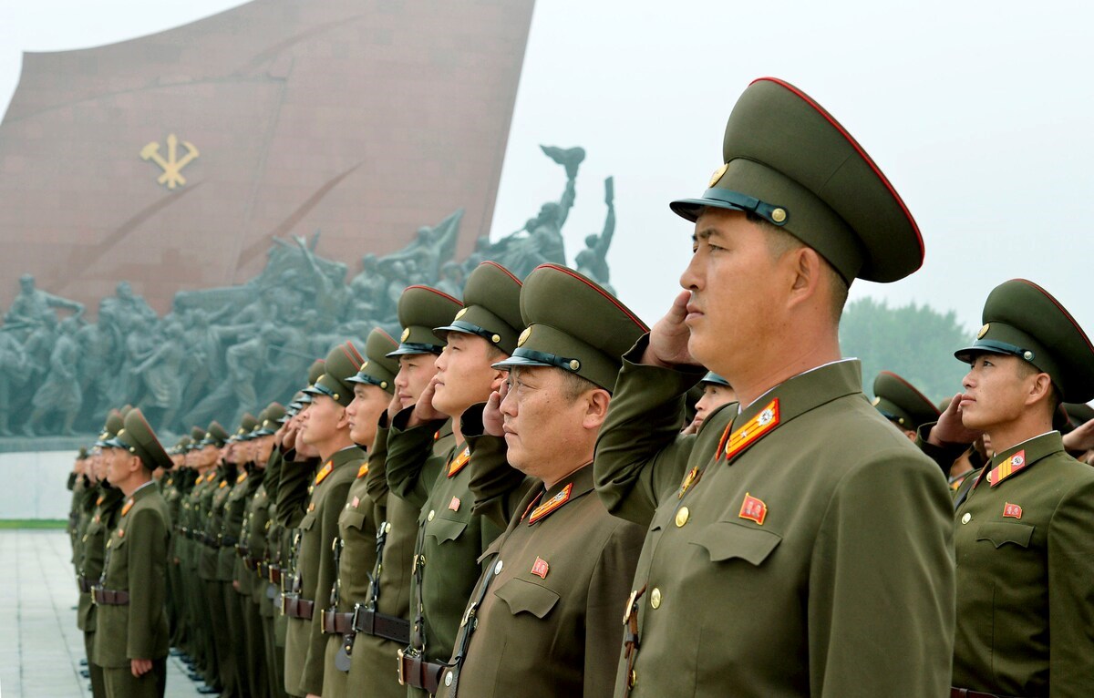 DPRK soldiers salute at Mansudae hill in Pyongyang, North Korea. (Reuters)