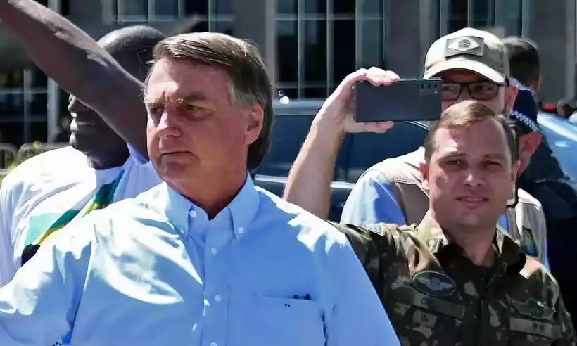 Former Brazilian President Jair Bolsonaro and his personal assistant Lieutenant Colonel Mauro Cid (AFP)