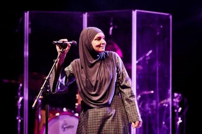 Sinead O'Connor donning the hijab during a performance after her conversion to Islam.