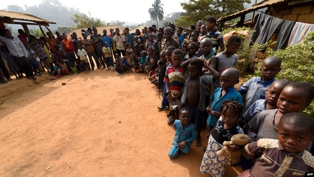 Cameroonians, including women and children, refugees from the Cameroon's restive anglophone regions, gather for a meeting at Bashu-Okpambe village, in Boki district of Cross Rivers State in Nigeria, Jan. 31, 2018. (AFP)