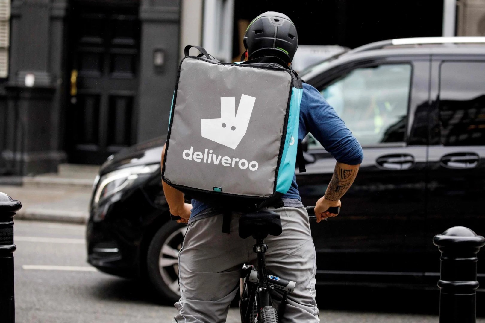 A Deliveroo food courier makes a delivery in central London on September 11, 2019 (AFP)