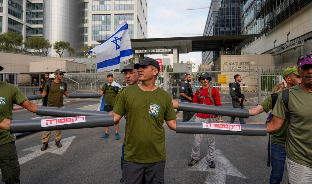 Israeli military reservists block the entrance to a military base as they protest against plans by Israeli Occupation Prime Minister Benjamin Netanyahu's government to overhaul the judicial system in Tel Aviv, Israel, Tuesday, July 18, 2023. (AP)