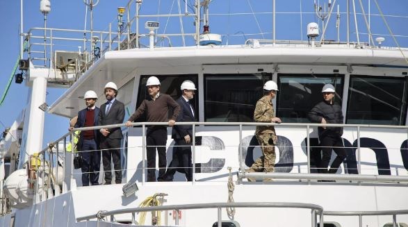 Minister of Public Works and Transport in Lebanon Ali Hamieh during an on-site inspection of an oil and gas exploration ship at Block 9 (Sputnik)