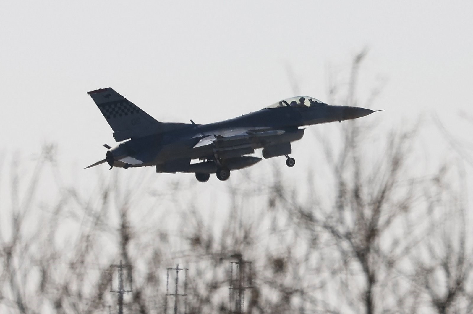 A US air force F-16 fighter jets seen at the Osan Air Base in Pyeongtaek , South Korea, Nov.4,2022. (AFP)