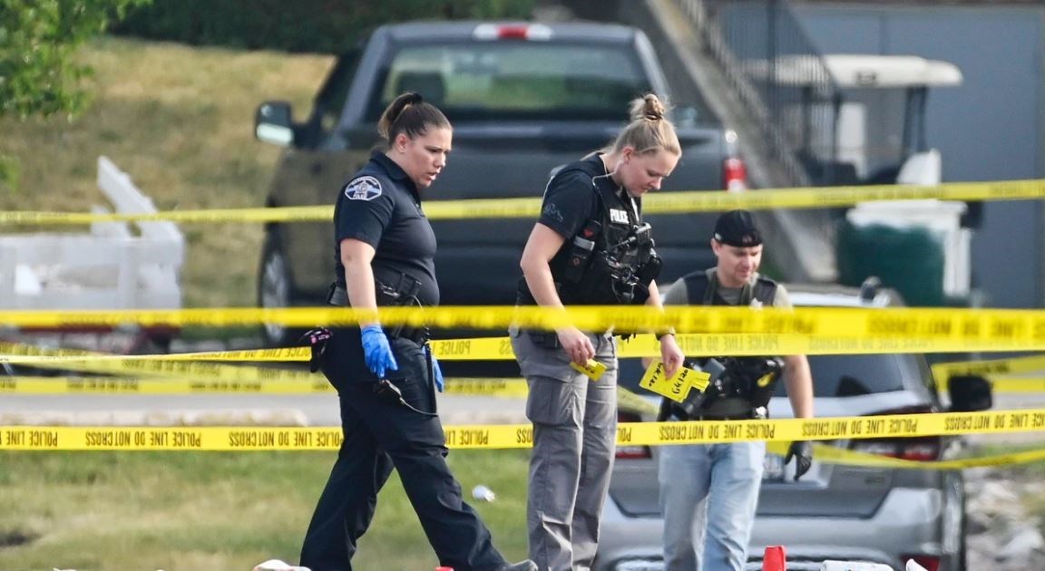 Investigators look over the scene of an overnight shooting at a strip mall in Willowbrook, Ill., June 2023. (AP)