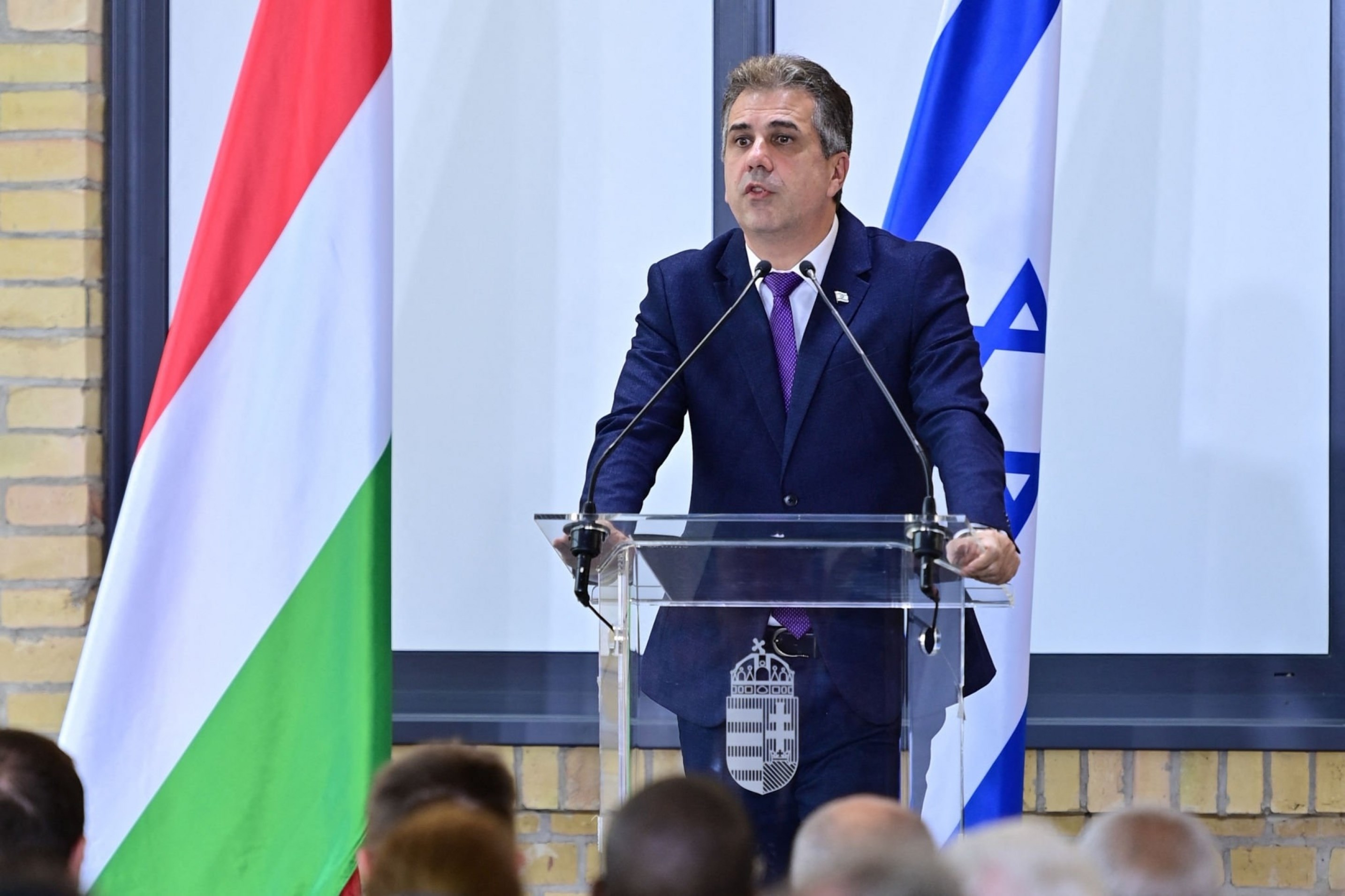 Israel and Libya hold secret meeting to discuss normalization.