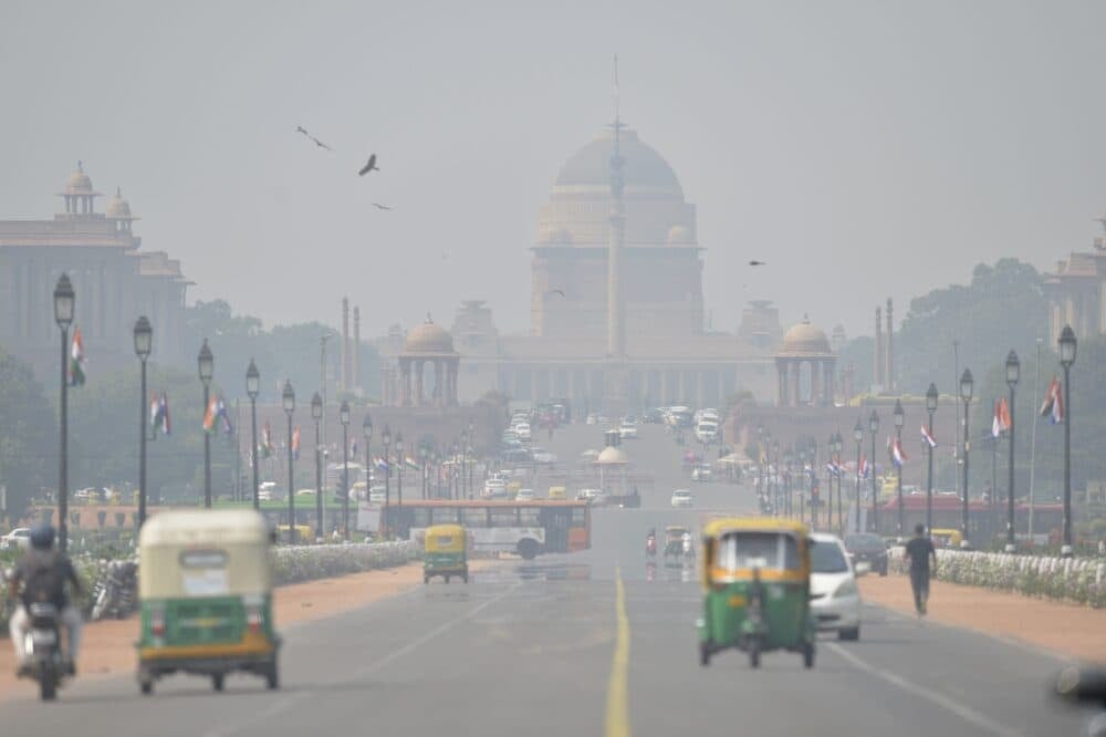 Heavy air pollution is pictured around Rashtrapati Bhavan and government buildings in New Delhi on October 15, 2019. (AFP via Getty Images)