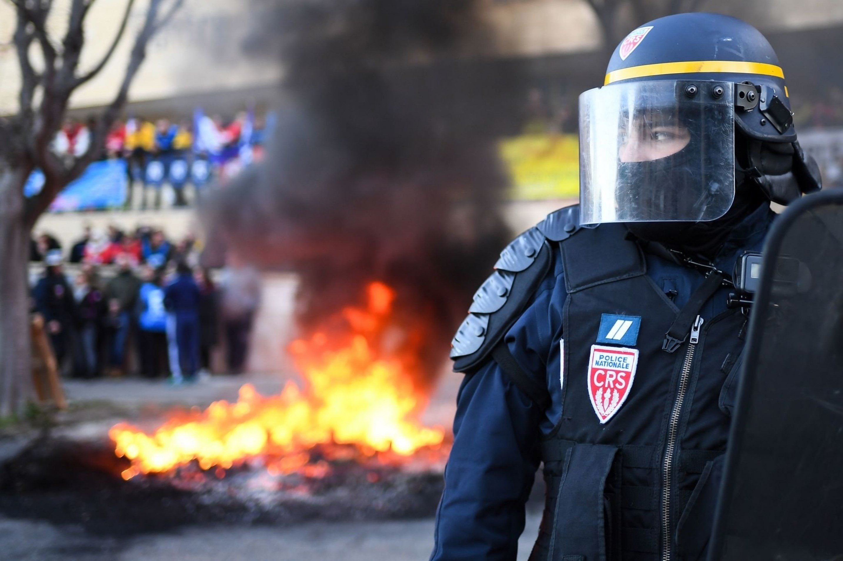 5 French police officers arrested over death of man during protests.