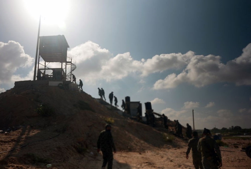 JOR visits Gaza's buffer zone to inspect fighter's readiness.