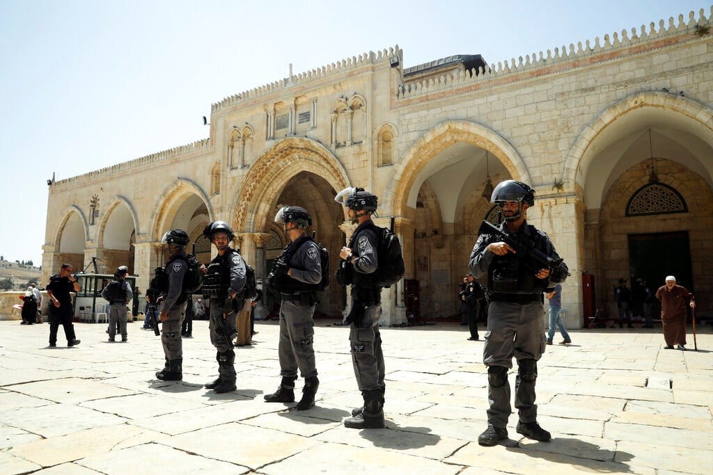 Al-Aqsa Mosque's courtyard stormed by settlers and IOF on Jewish New Year.