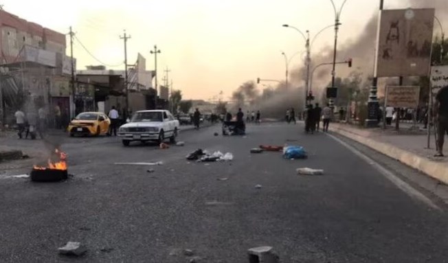 Arab residents blocked a major highway for days after the headquarters of local Iraqi security forces were reportedly set to be handed over to the Kurdistan Democratic Party. (AFP)