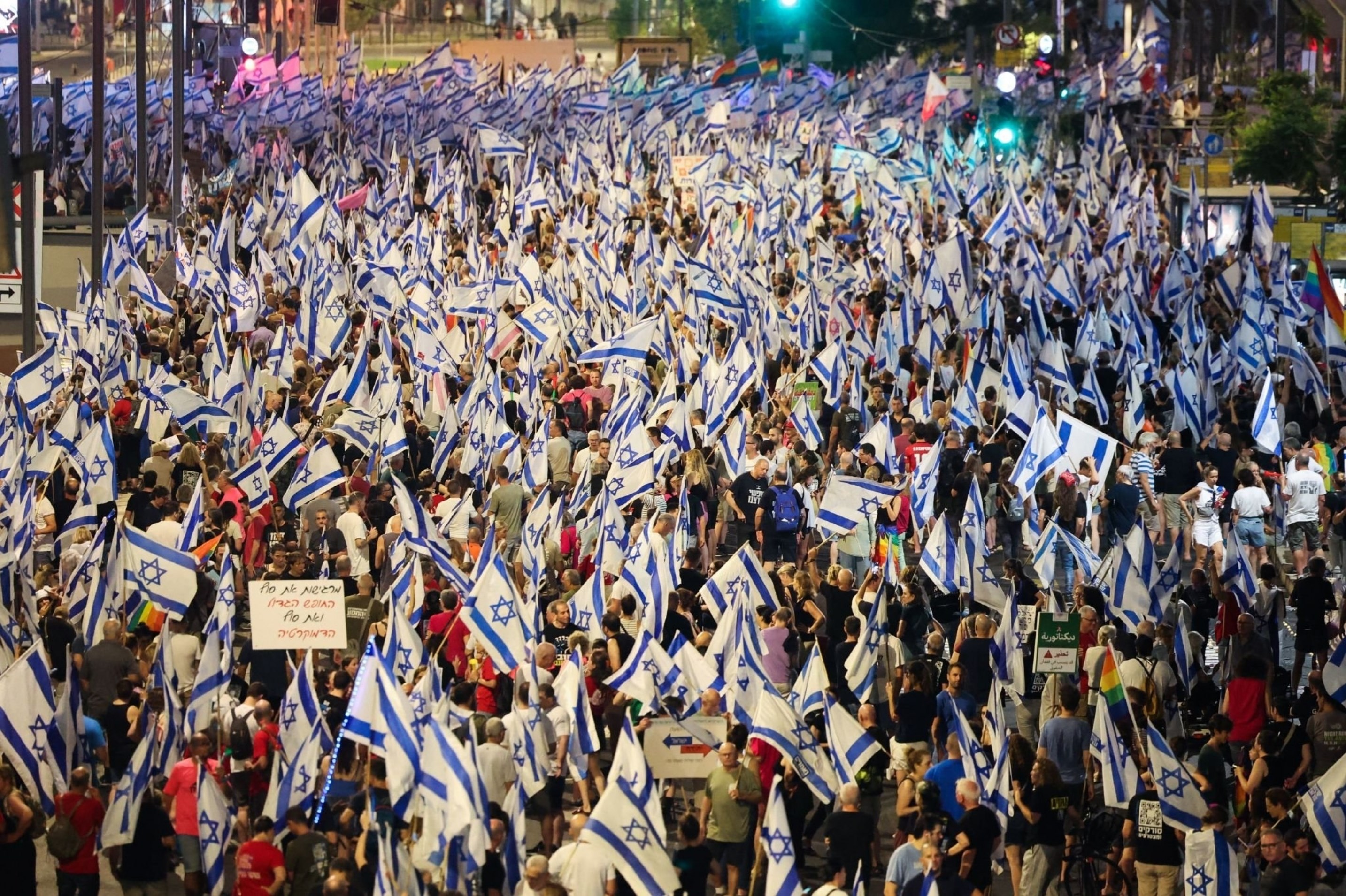 A hundred thousand protest in Tel Aviv for the 35th week straight against judicial overhaul.